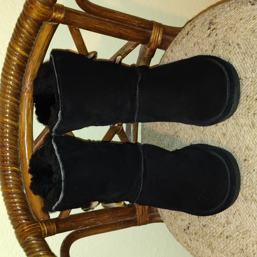 Women's Bearpaw boots Quinn sz 6